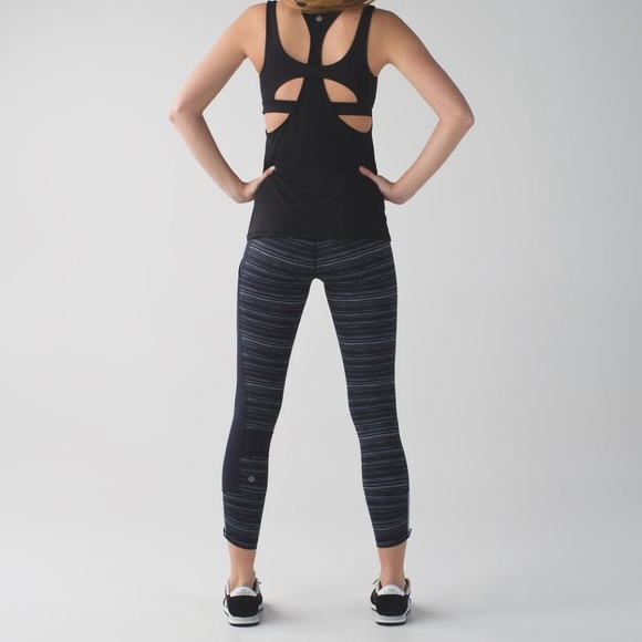 Lululemon Run The World 7/8 Tight | Leggings- Size 6 - Picture 2 of 14
